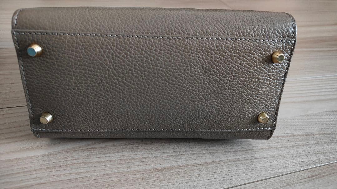 T.T　マルコビアンチーニ　グレージュ ショルダーバッグ