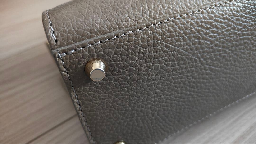 T.T　マルコビアンチーニ　グレージュ ショルダーバッグ