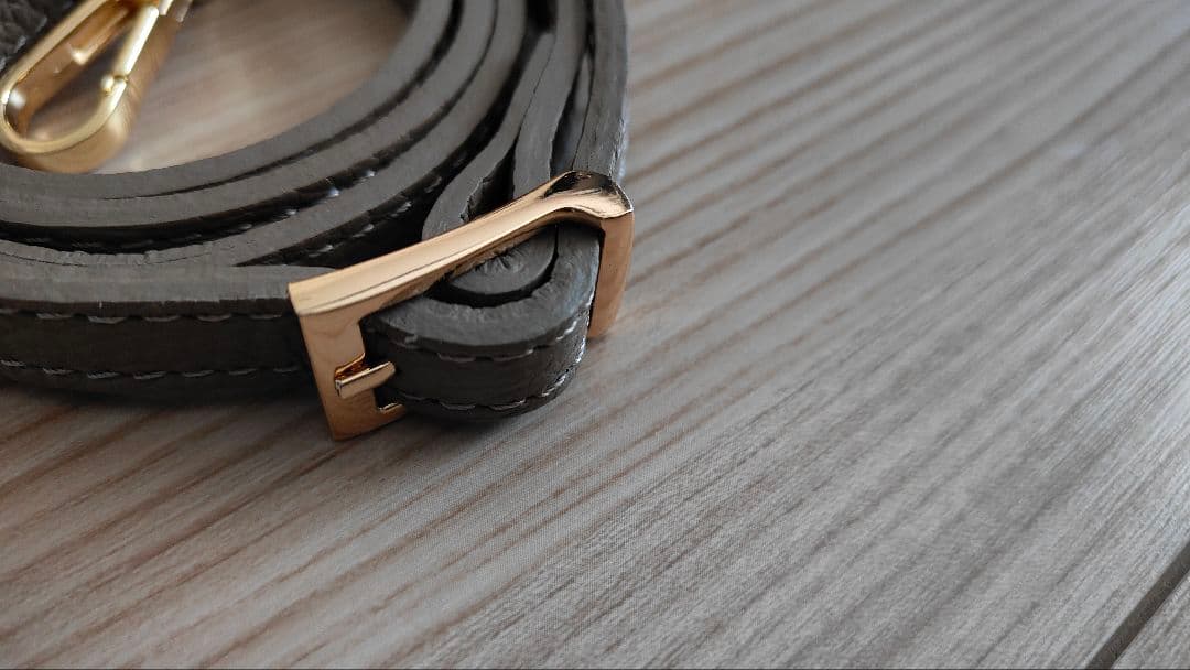 T.T　マルコビアンチーニ　グレージュ ショルダーバッグ