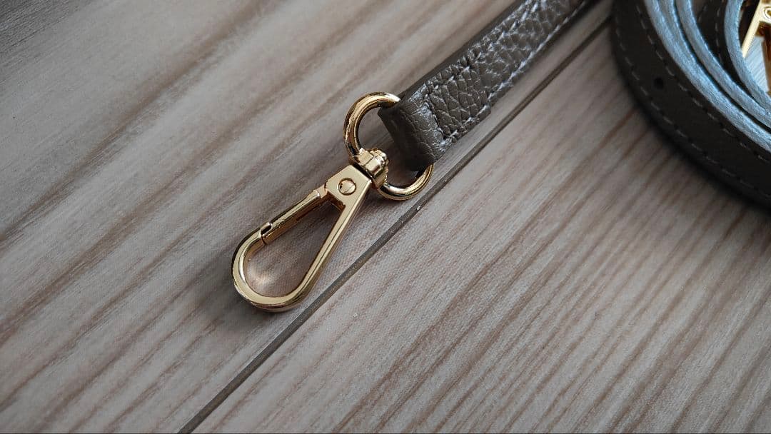 T.T　マルコビアンチーニ　グレージュ ショルダーバッグ