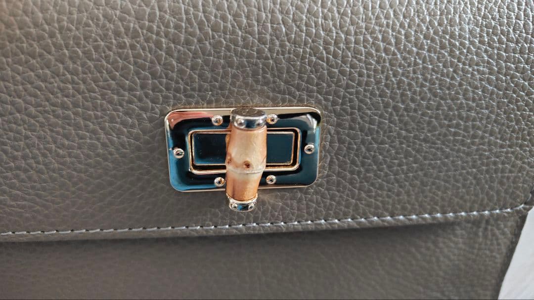 T.T　マルコビアンチーニ　グレージュ ショルダーバッグ