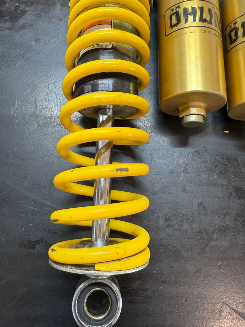 オーリンズリアサス　 XJR400 vmax1200にて使用