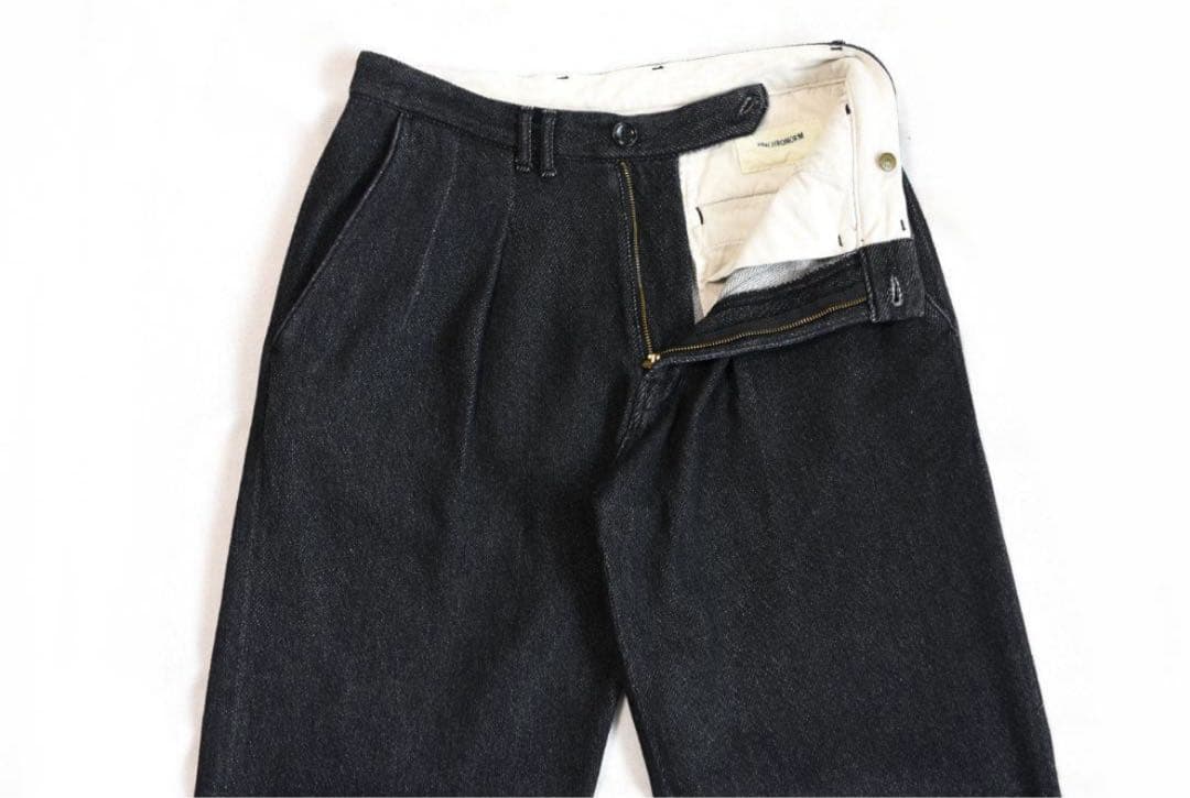 ANACHRONORM（アナクロノーム）タックワイドトラウザーズパンツ