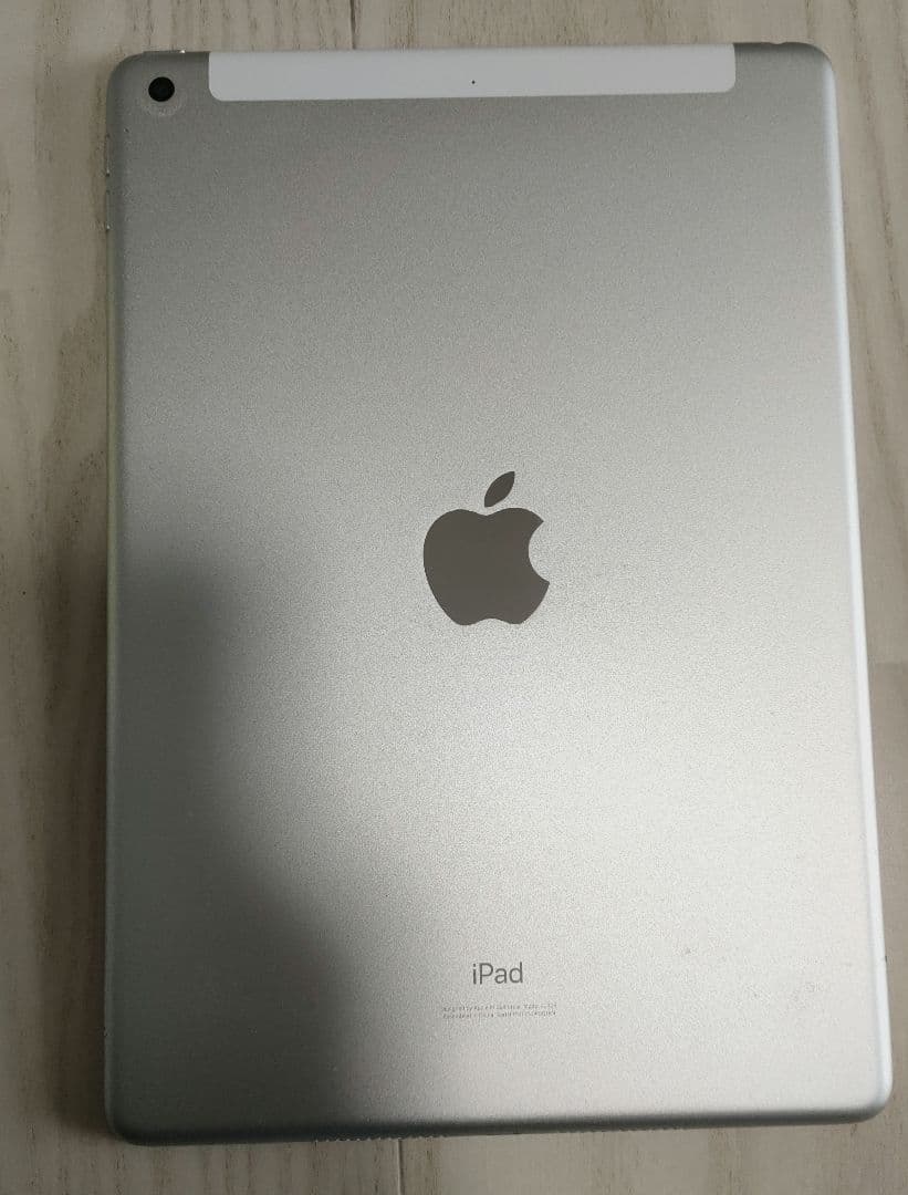 Apple iPad シルバー 本体　第8世代