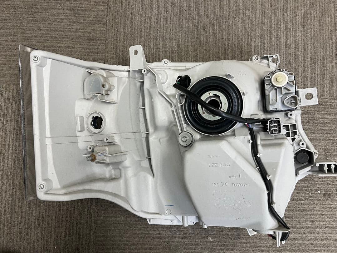 専用　ハイエース　左ヘッドランプユニット