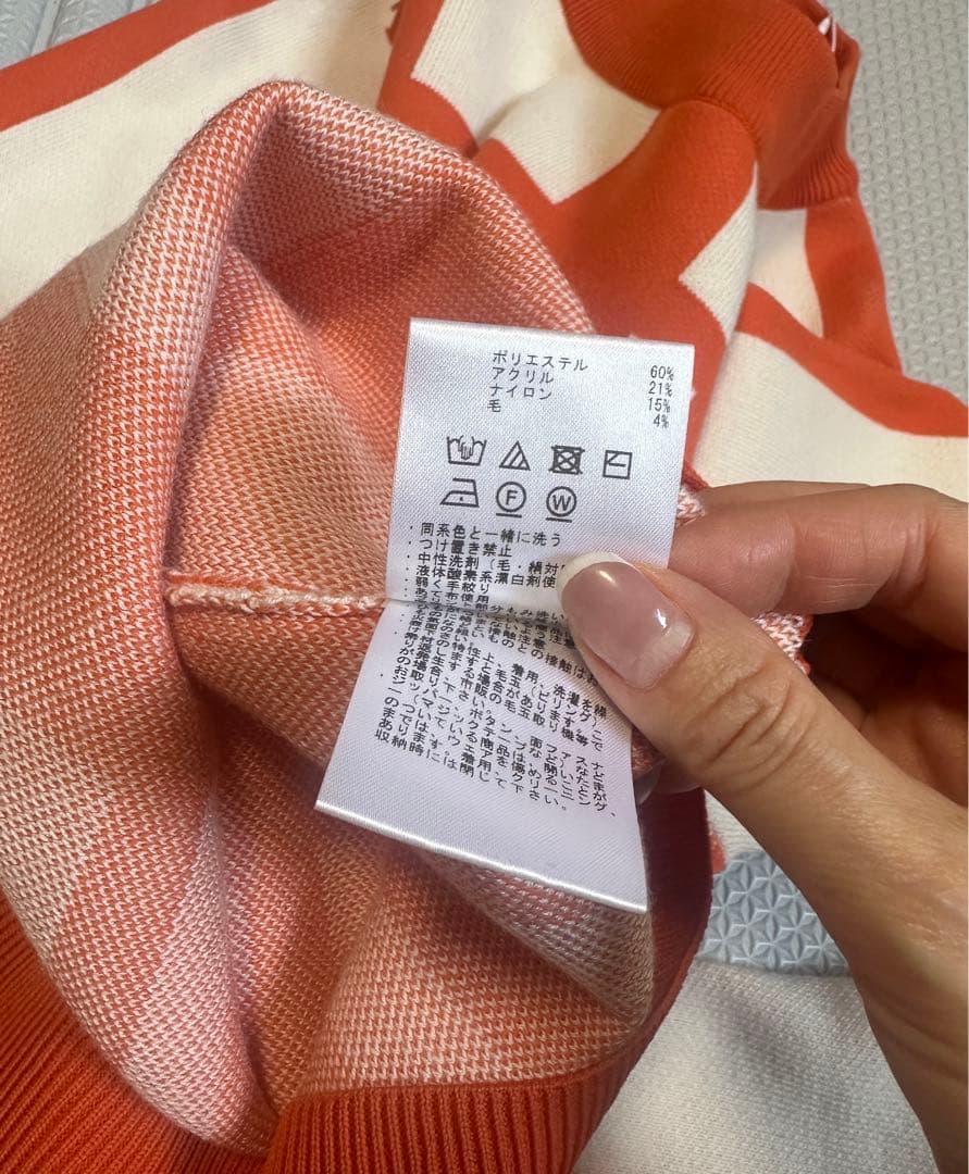 【新品、タグ付き】デサントDESCENTE 上下セット　セーター、スカートセット