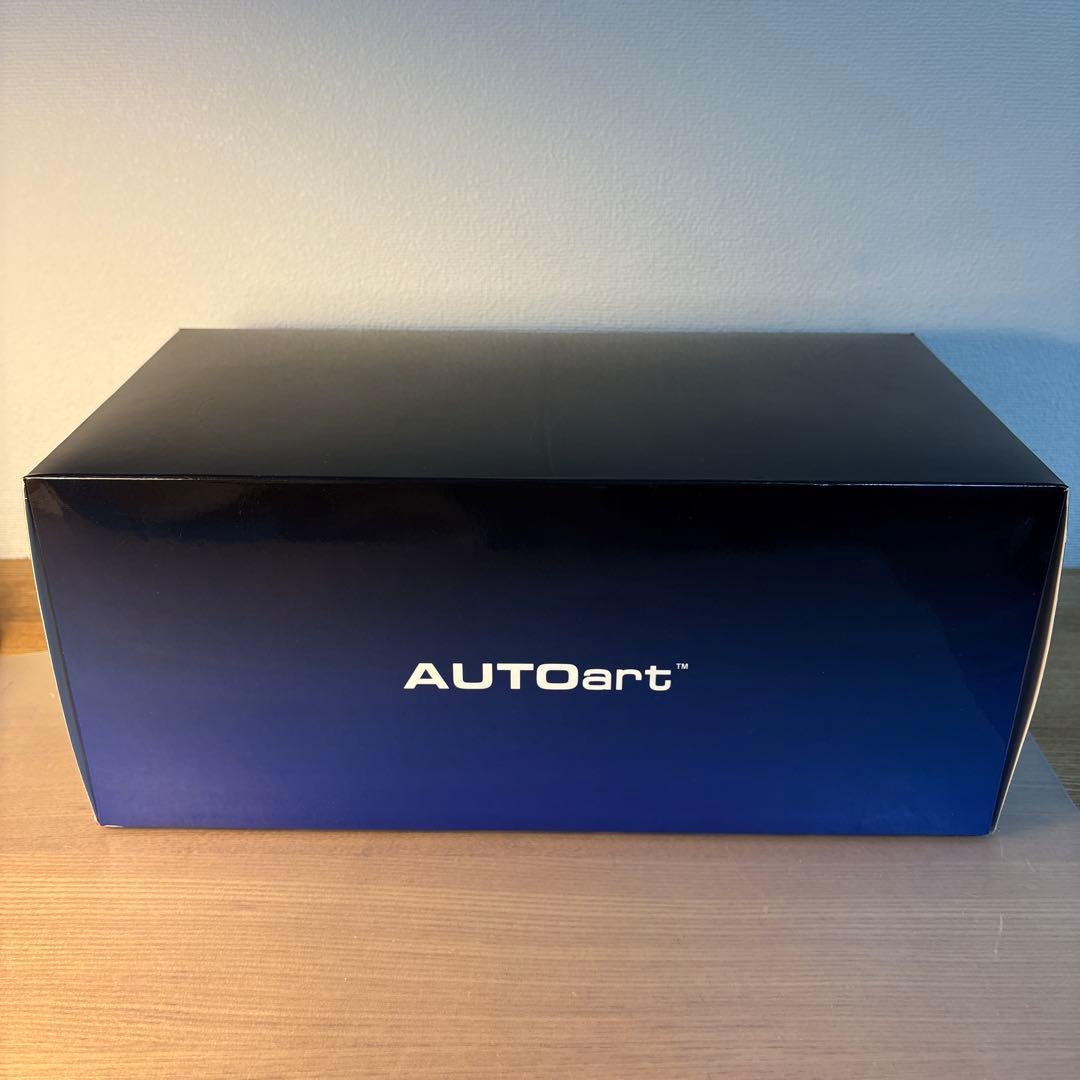 オートアート　レクサス　 LC500 メタリック　ホワイト　1/18 ミニカー