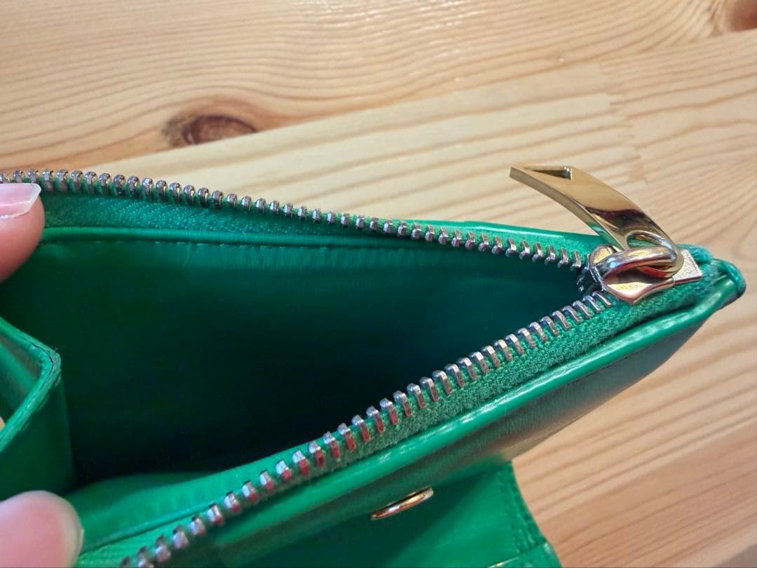 ボッテガヴェネタ カセット　コンパクトウォレット　二つ折り　正規品　箱あり