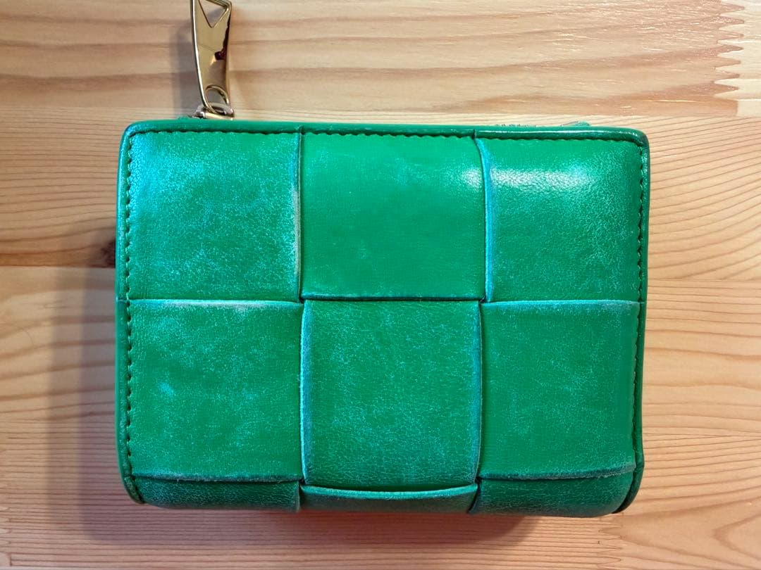 ボッテガヴェネタ カセット　コンパクトウォレット　二つ折り　正規品　箱あり