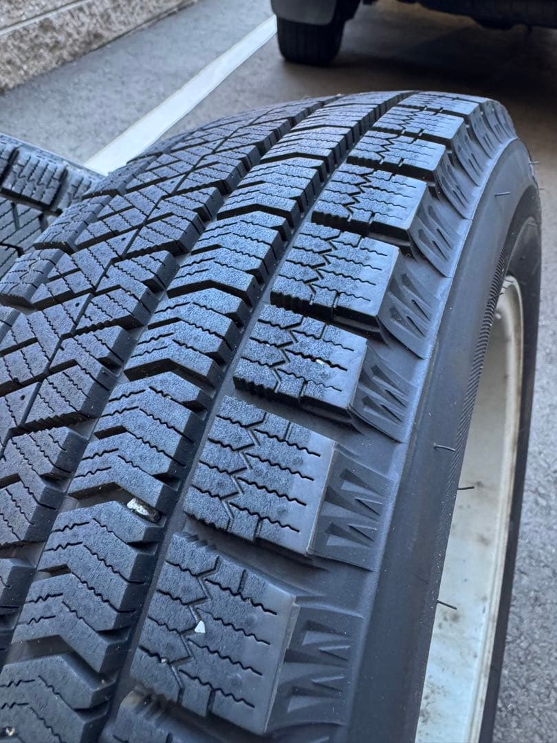 アクア　スタッドレスタイヤ175/65R15