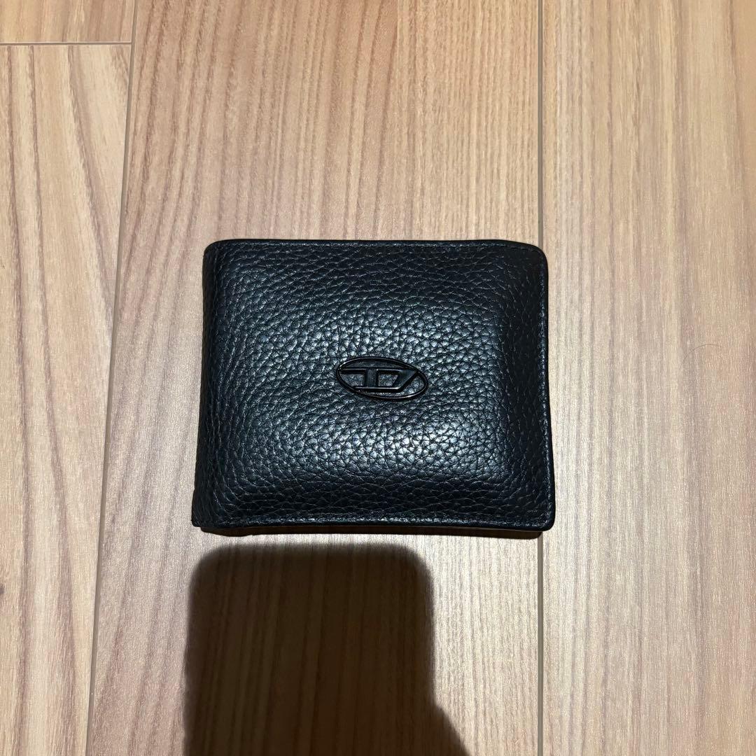 DIESEL ディーゼル 二つ折り財布 ブラック 本革 シボ革 ロゴ入り