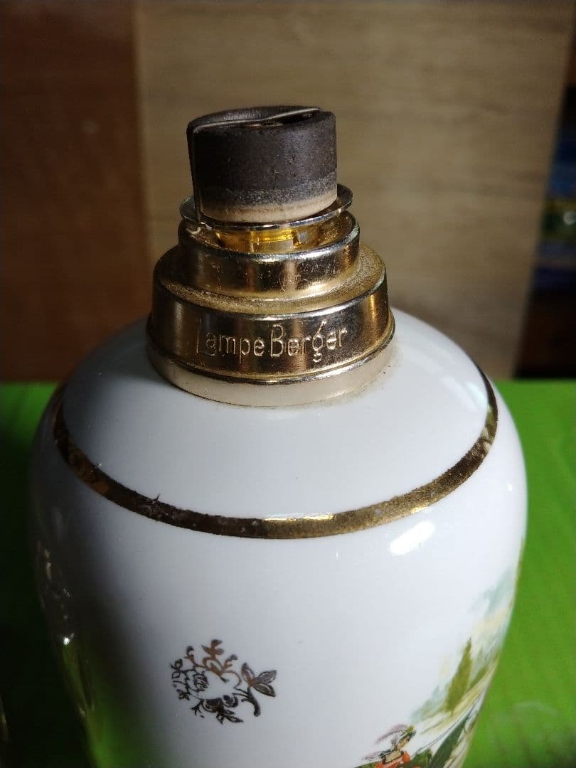 フランス製 ランプベルジェ　芳香器とオイル 紅苺2L と防ダニ液2Lそ