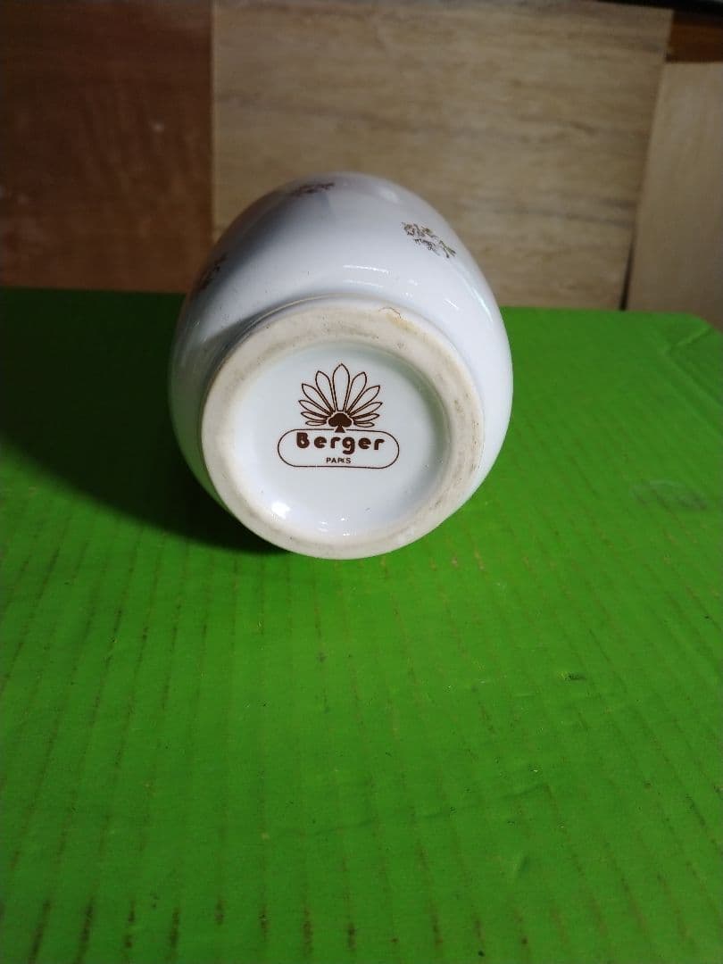 フランス製 ランプベルジェ　芳香器とオイル 紅苺2L と防ダニ液2Lそ