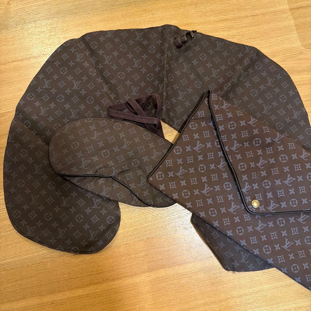 ルイヴィトン　ノベルティ　ネックピロー　アイマスク　トラベルセット　非売品
