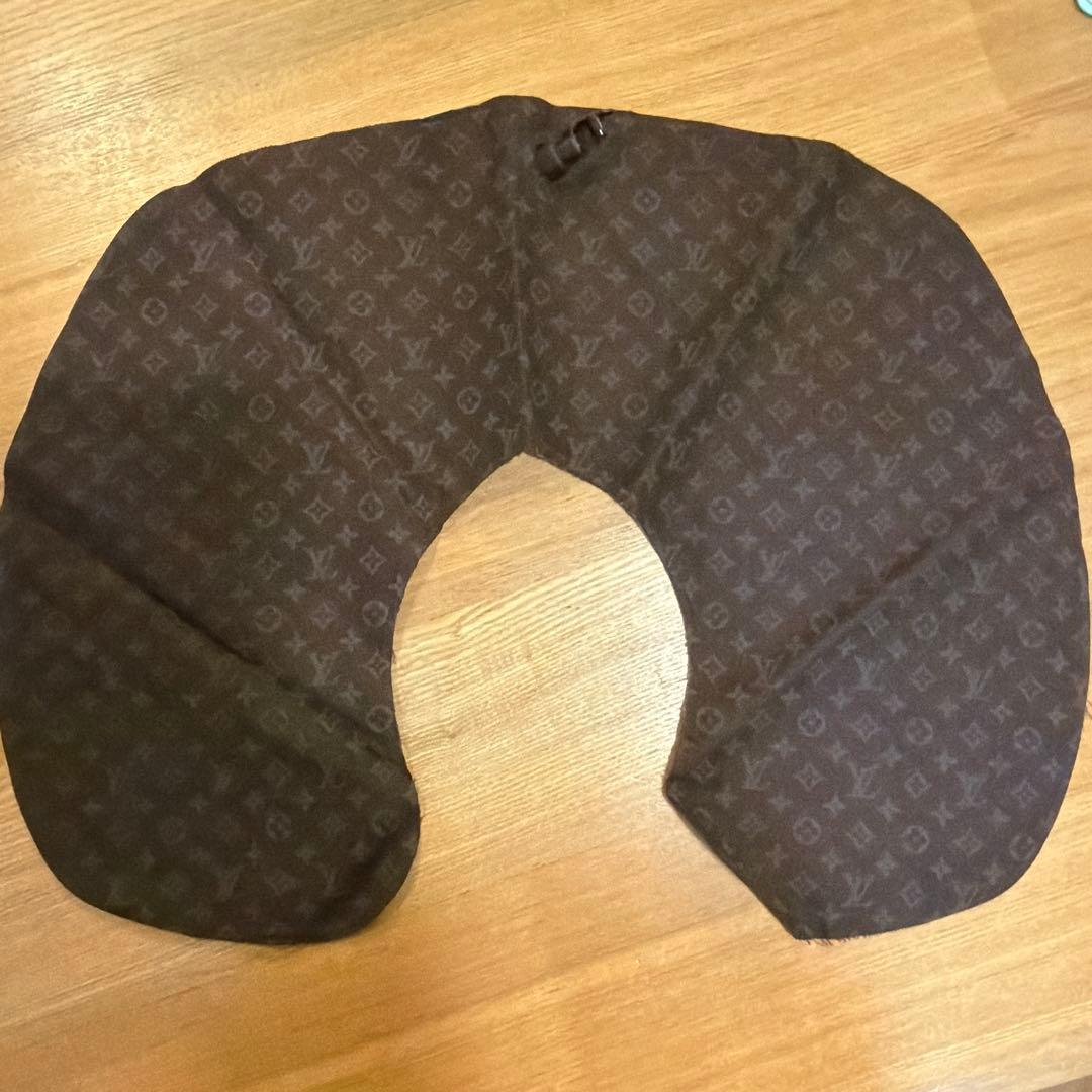 ルイヴィトン　ノベルティ　ネックピロー　アイマスク　トラベルセット　非売品