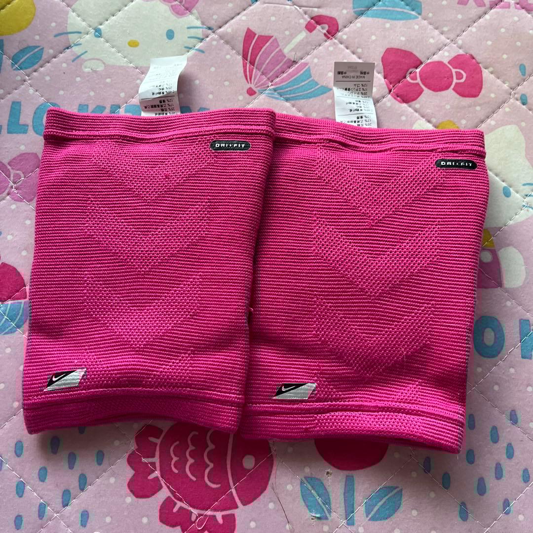 バレーボールシューズとサポーターセット