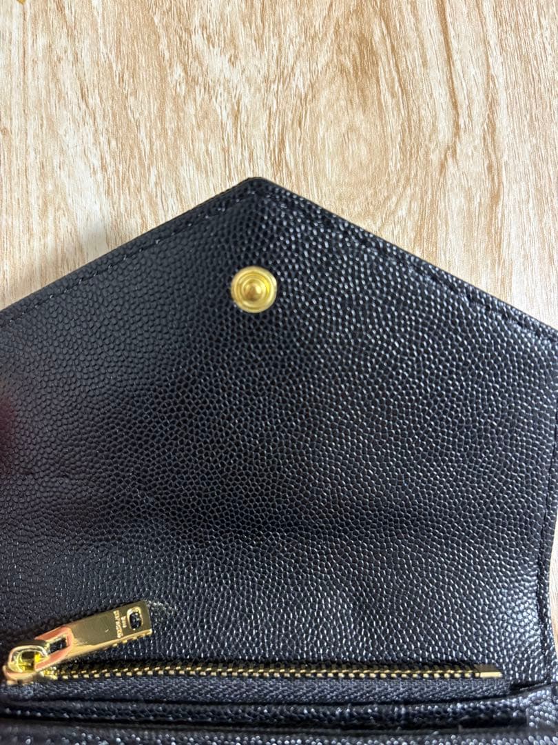 Yves Saint Laurent イブサンローラン カサンドラ 三つ折り財布