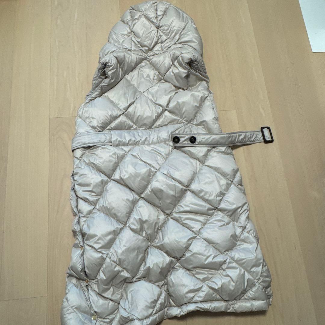 マックスマーラ　アイボリーのキルティングダウンベスト
