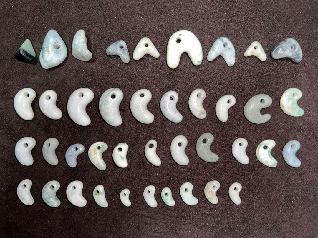 糸魚川翡翠　勾玉　40点まとめ売り