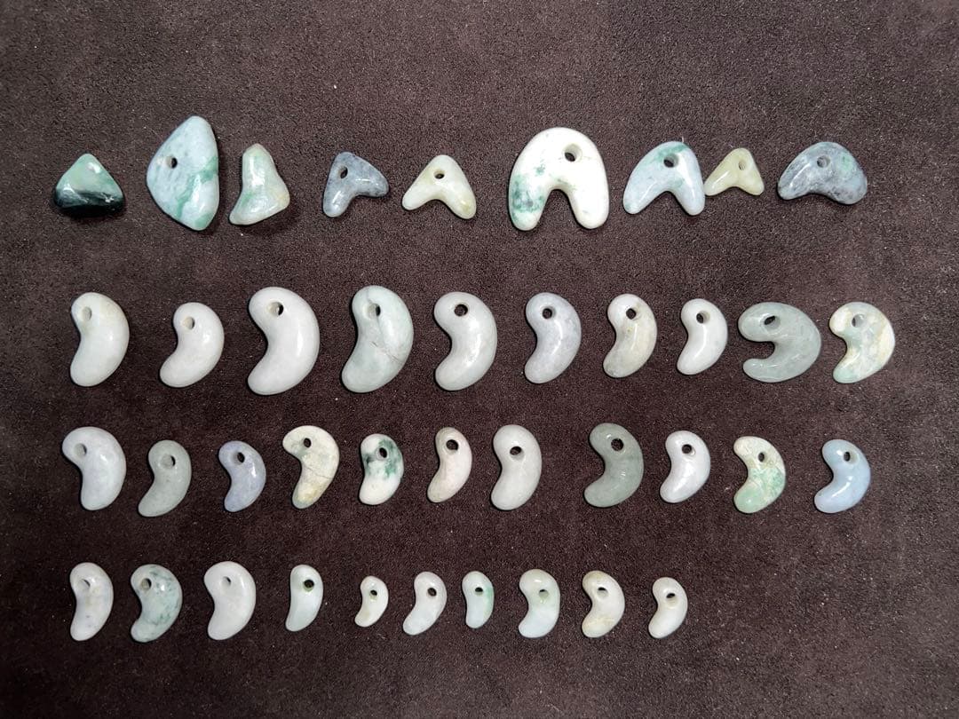 糸魚川翡翠　勾玉　40点まとめ売り