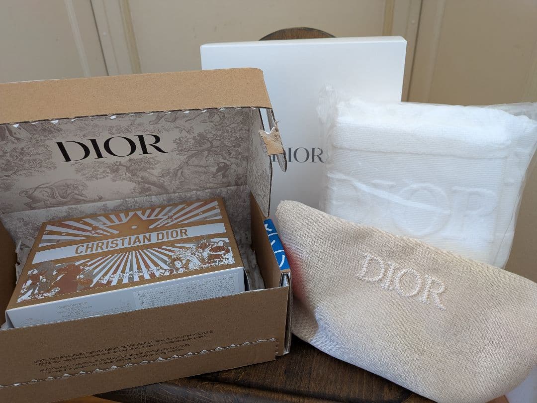 ◯Dior ディオール ビューティー＆ケア セット 2025ホリデーと タオル◯