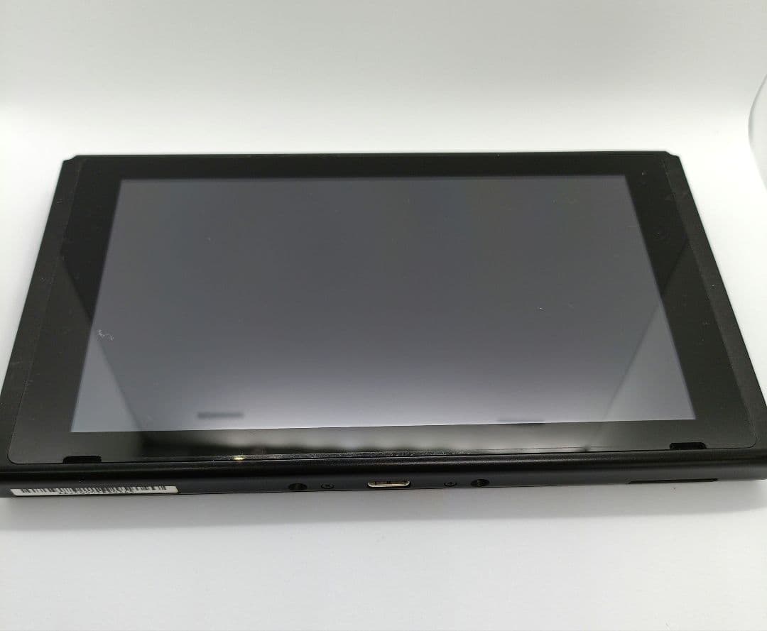 NintendoSWITCH本体のみ　ジョイコン・ドックなし