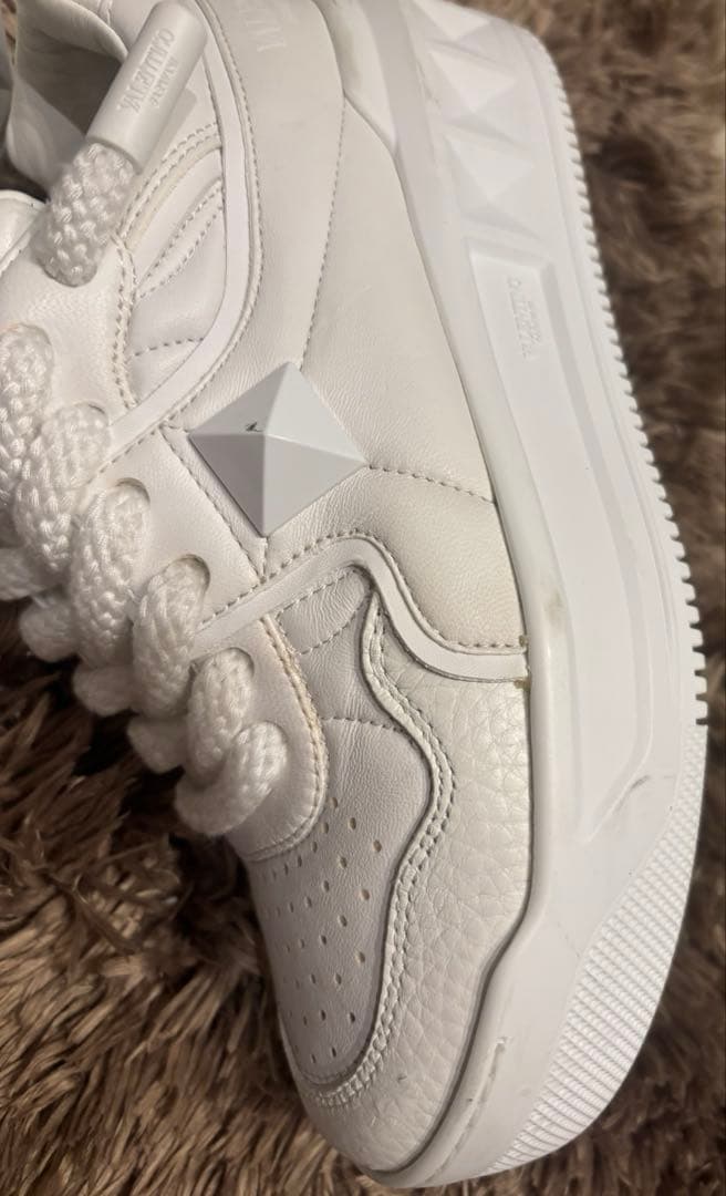 ワンスタッズ XL ナッパレザー ロートップ スニーカー