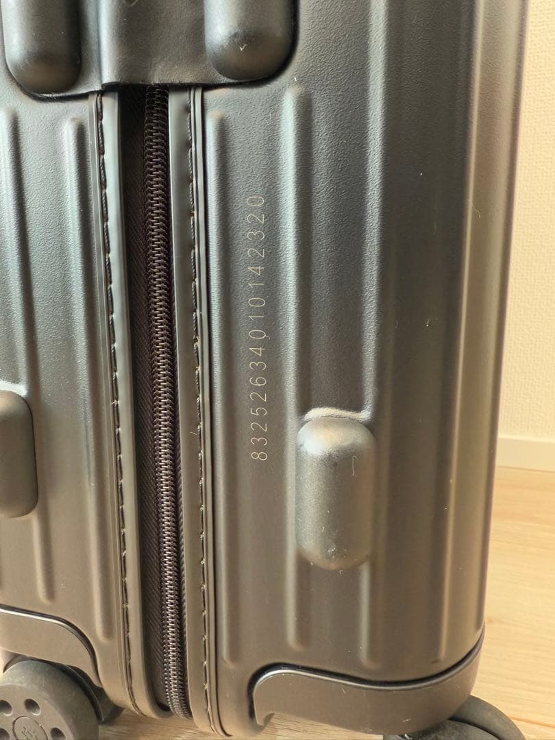 J RIMOWA Essential Cabin S マットブラック
