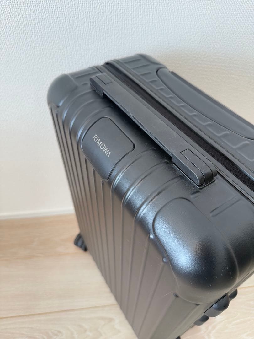 J RIMOWA Essential Cabin S マットブラック