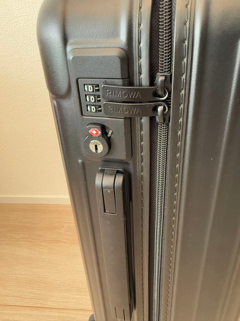 J RIMOWA Essential Cabin S マットブラック