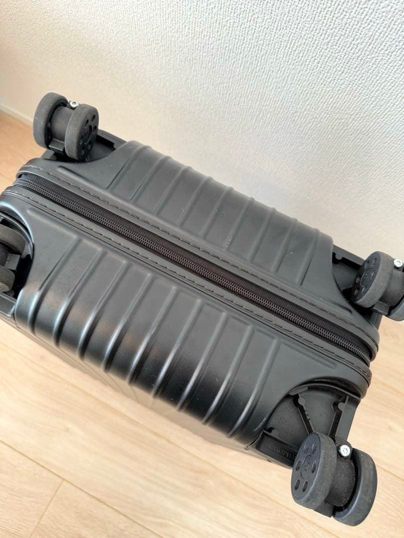 J RIMOWA Essential Cabin S マットブラック