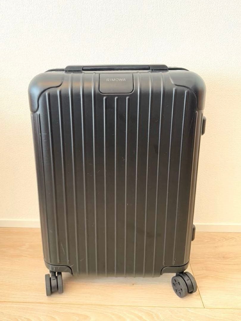 J RIMOWA Essential Cabin S マットブラック