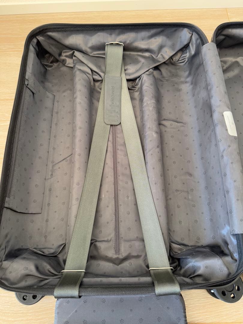 J RIMOWA Essential Cabin S マットブラック