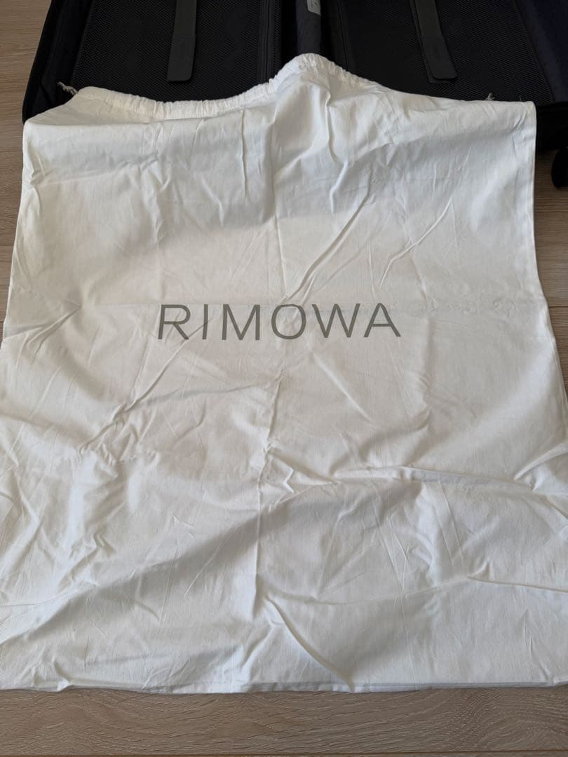 J RIMOWA Essential Cabin S マットブラック