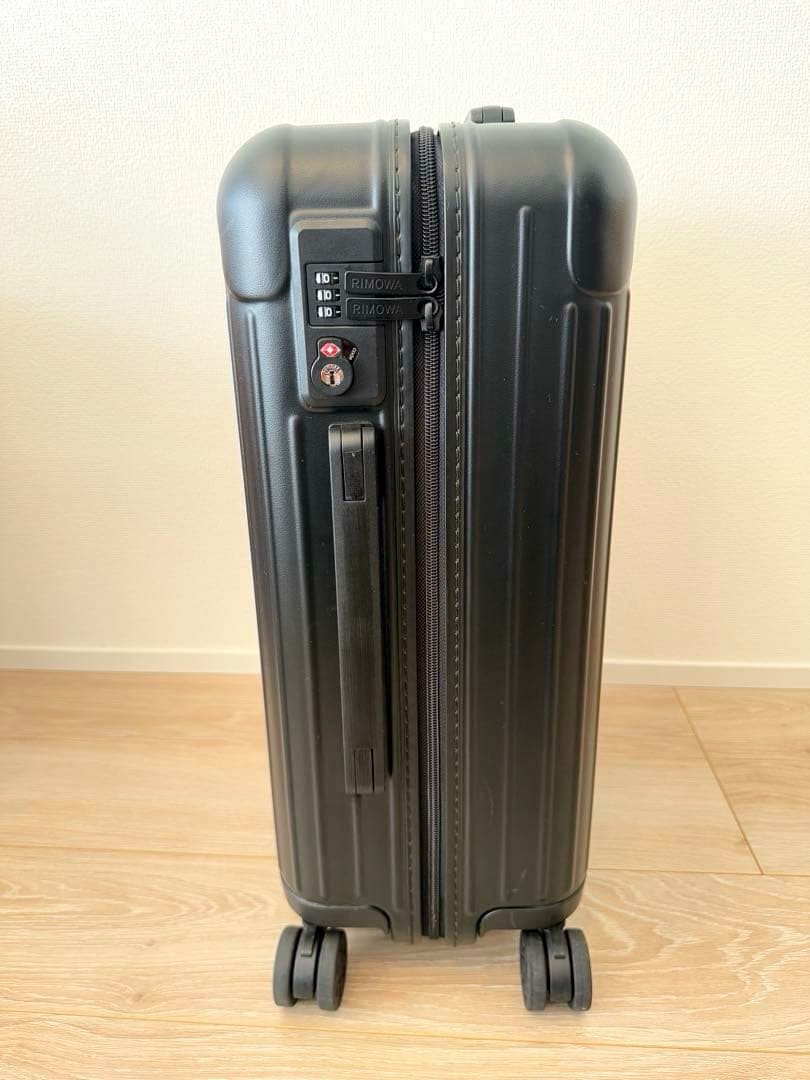 J RIMOWA Essential Cabin S マットブラック