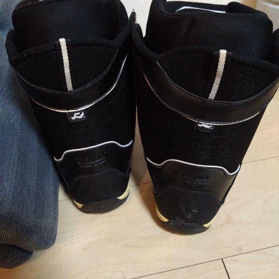 BURTONスノーボード板セット、Rideブーツ、BURTONウェア。