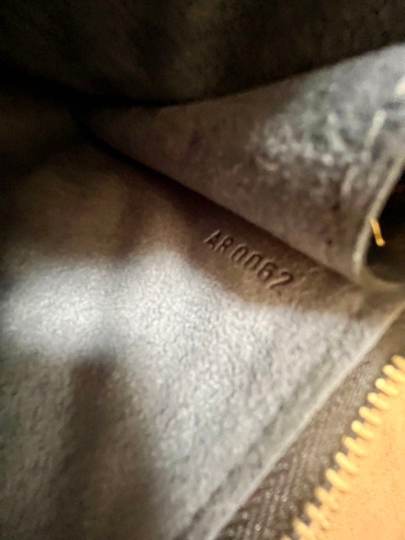 LOUIS VUITTON エピ ポシェット 黒