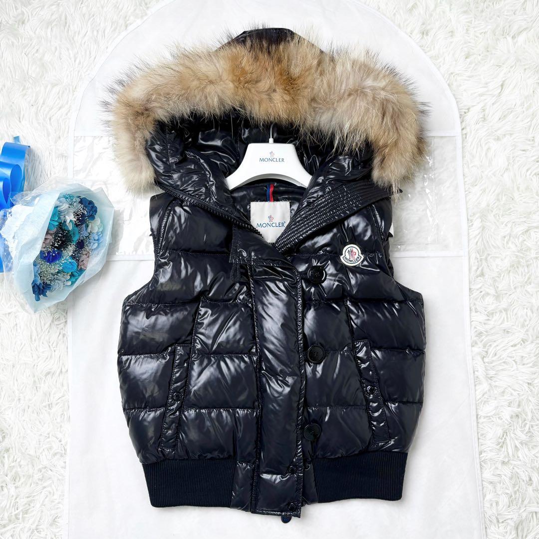 モンクレール 2way ダウンベスト フード リアルファー ロゴワッペン
