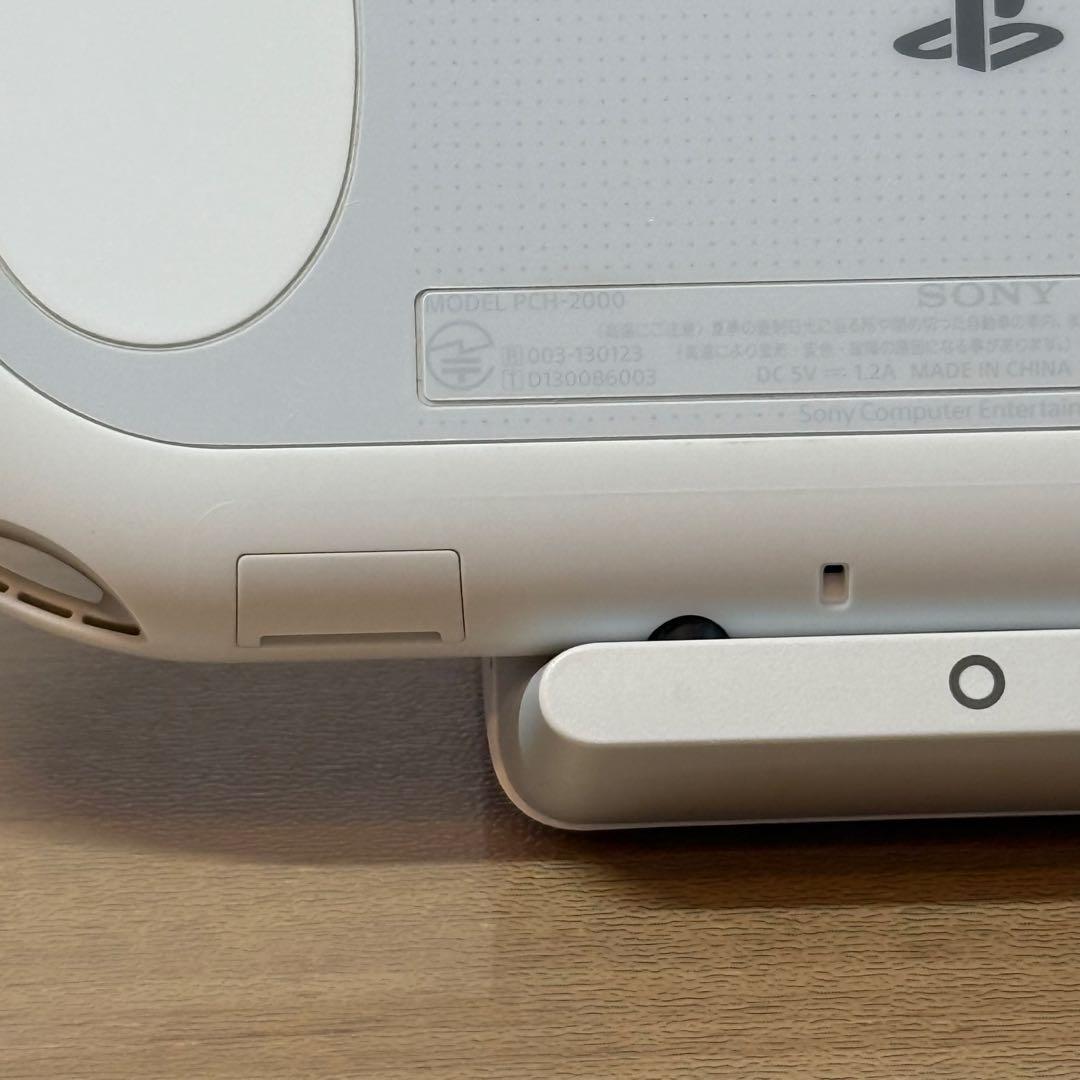 4-140 PSVITA PCH-2000 グレイシャー・ホワイト