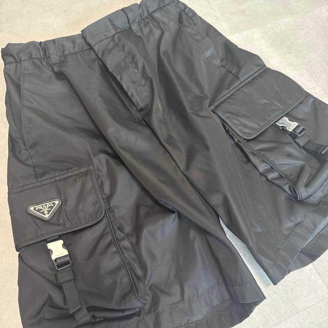 プラダRe-Nylon三角ロゴプレートバミューダカーゴハーフパンツ メンズ 44
