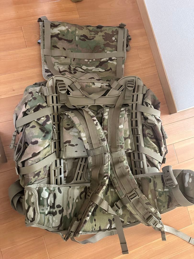US米軍　MOLLE Rucksack 迷彩バックパック