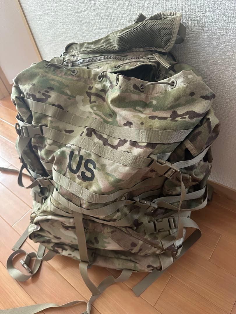 US米軍　MOLLE Rucksack 迷彩バックパック