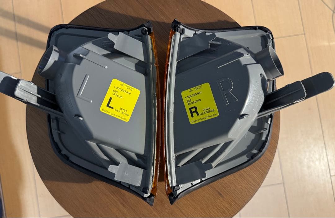 w124 MAGNETI MARELLI 純正OEM USマーカー　L/R