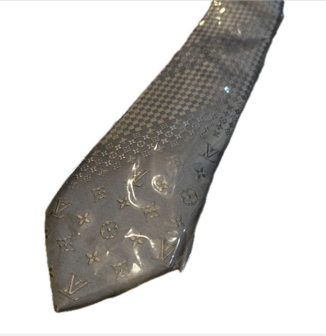 クリーニング済み✨ルイヴィトン ネクタイ シルバーブルー モノグラム