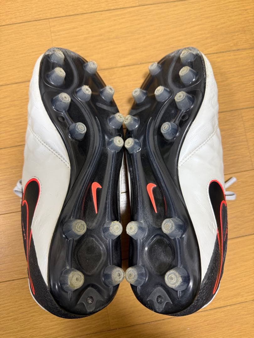 サッカースパイク ナイキ ティエンポレジェンド6