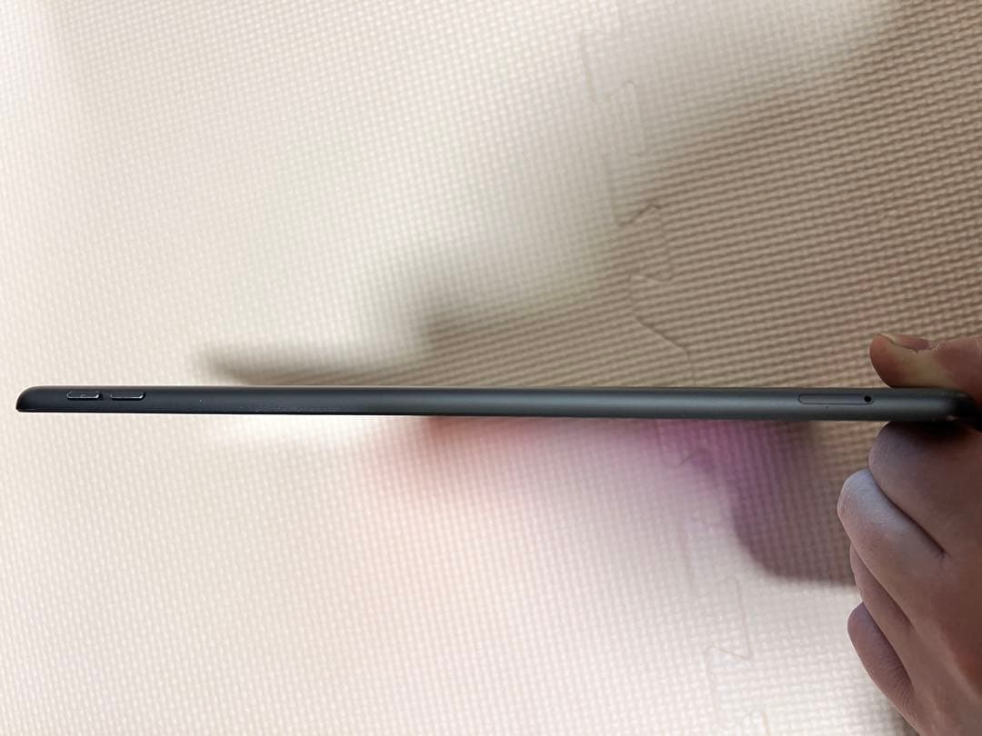 AU Apple iPad 第7世代 32GB スペースグレー