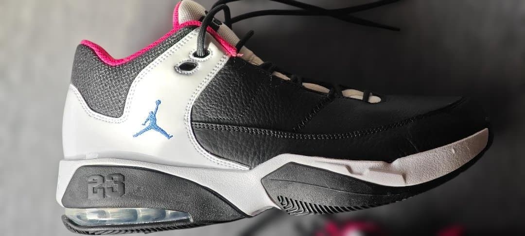 エアジョーダン マックス オーラ 3