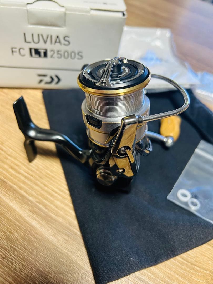 美品 カスタム ダイワ LUVIAS FC LT 2500S ルビアス
