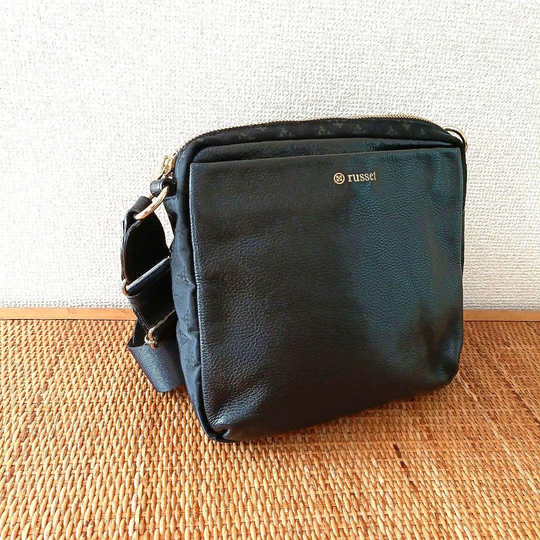 【未使用】russet ショルダーバッグ　シボ革　ロゴマーク入り　レザー　黒