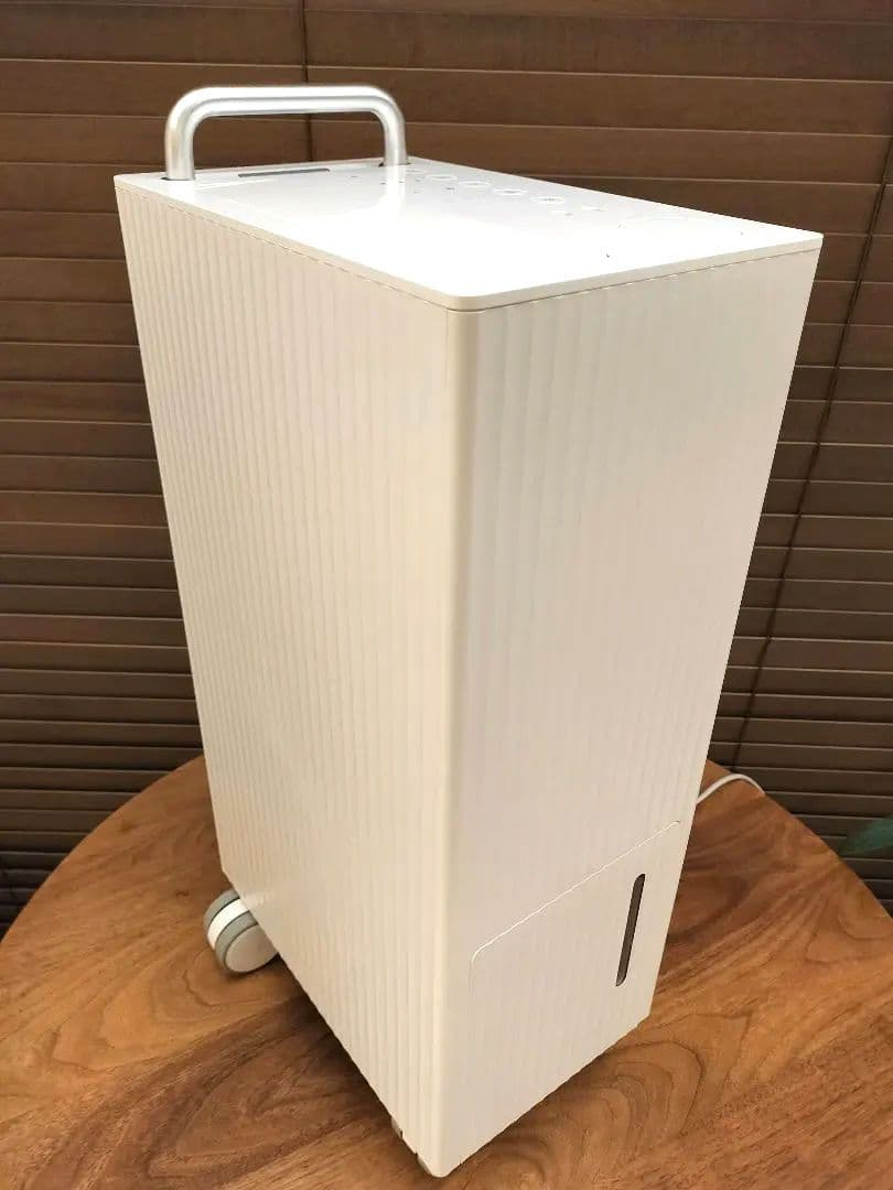 【未使用に近い】cado 除湿機 ROOT7100 ホワイト 　2021年製
